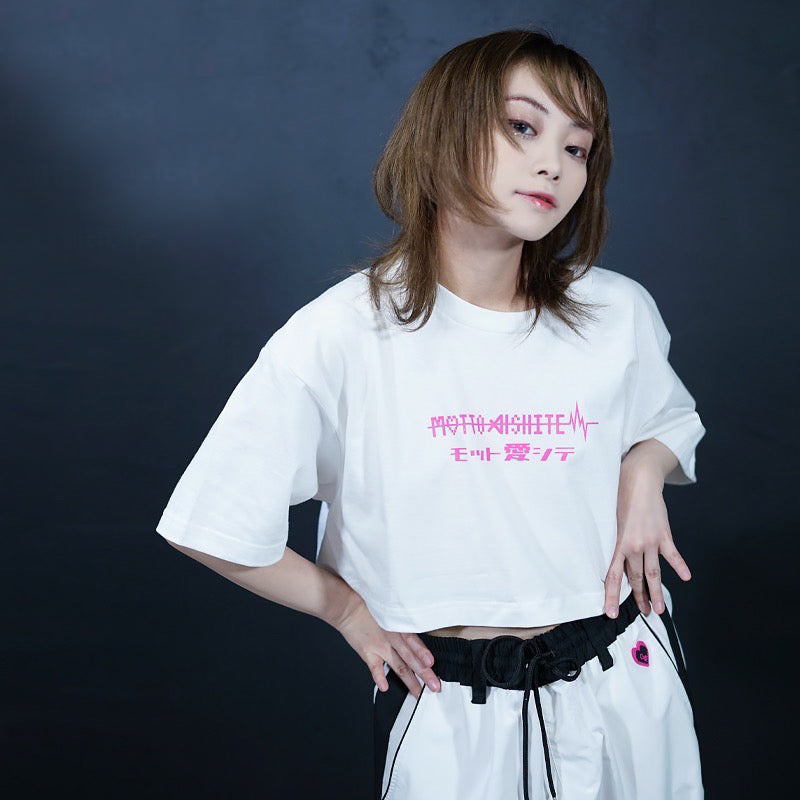 ショート丈ロゴTシャツ（Short length logo t-shirt） – MOTTOAISHITE